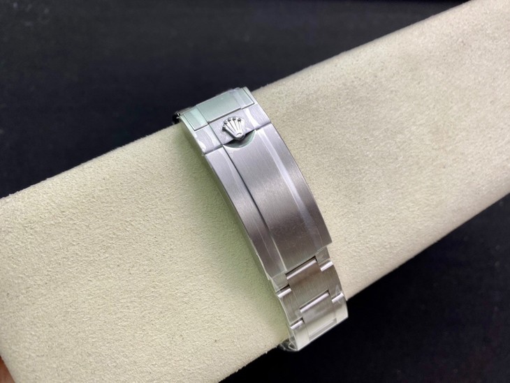 Rolex Submariner Date "Starbucks" Cerachrom bezel insert in green ceramic black dial Oyster band Reference 126610LV - Image 5